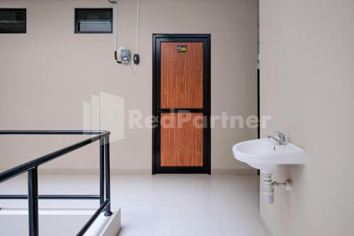 Φωτογραφία από το άλμπουμ του Pesona Merapi Syariah Guesthouse Kaliurang RedPartner σε Ngemplak