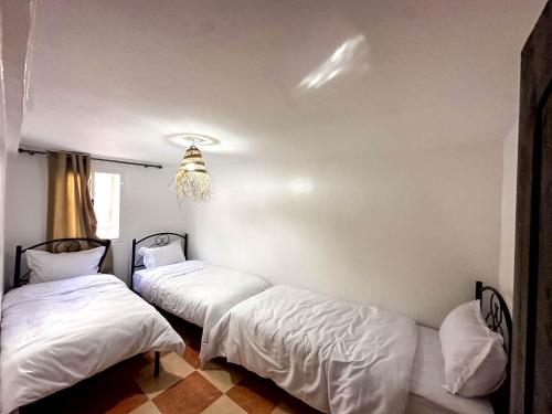 Un pat sau paturi într-o cameră la Mabidi Surf Camp