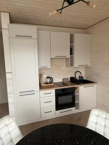 Kuchyň nebo kuchyňský kout v ubytování Bobrowa Przystań