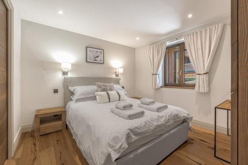 Ένα ή περισσότερα κρεβάτια σε δωμάτιο στο Central 4 bedroom apartment with spa access