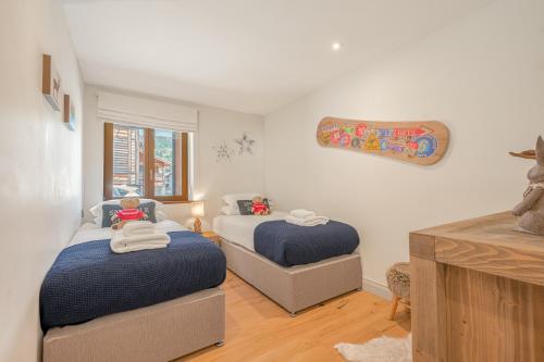 Central 4 bedroom apartment with spa access