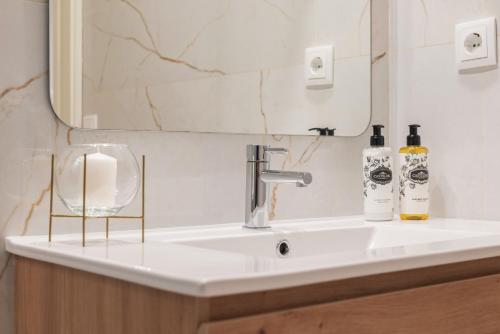 Luxury Style 1 with AC Downtown Porto near Metro