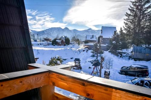 O vedere generală la munți sau o vedere la munte luată de la acest B&B