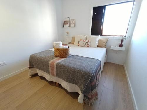 En eller flere senge i et værelse på Cozy-Central Apartment4