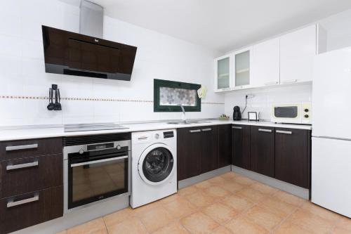 Home2Book Bright Villa with Pool, Corralejo