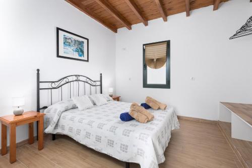 Home2Book Bright Villa with Pool, Corralejo