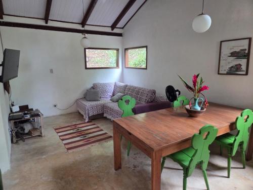 Χώρος καθιστικού στο Casa de campo charmosa perto da praia