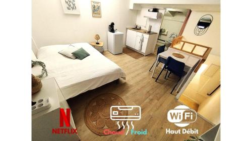 L'oiseau Bleu في أوباني: غرفة صغيرة بسرير وطاولة ومطبخ