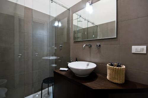 Et badeværelse på Boutique Apartment Cairoli 30