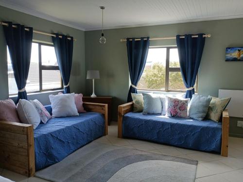 Χώρος καθιστικού στο At the Indi