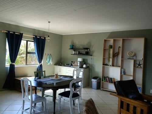 Φωτογραφία από το άλμπουμ του At the Indi σε Struisbaai