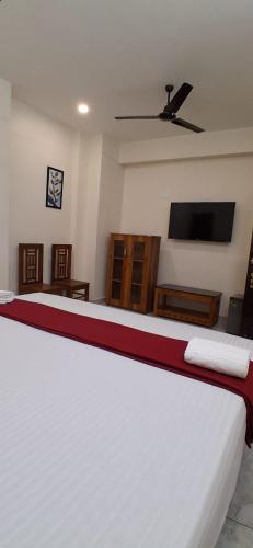 Ένα ή περισσότερα κρεβάτια σε δωμάτιο στο RB Tourist Home