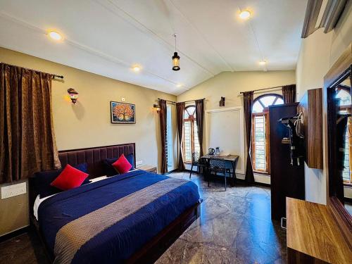 En eller flere senge i et værelse på Ever Fresh High View By Let's Inn