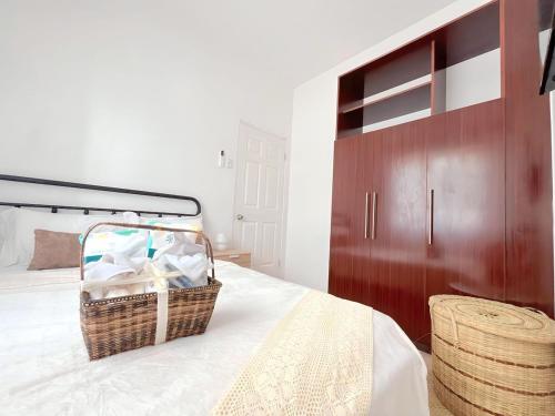 Una cama o camas en una habitación de Serene Stay in Royal Palms Tres Panglao 1409