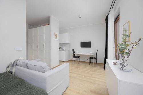 Bright Studio Krochmalna Near Warsaw City Centre by Noclegi Renters