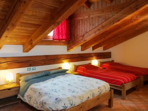 Ένα ή περισσότερα κρεβάτια σε δωμάτιο στο Vers le bois