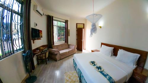 Postel nebo postele na pokoji v ubytování Sandmark Hotel Serengeti Ltd