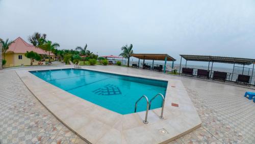 Bazén v ubytování Sandmark Hotel Serengeti Ltd nebo v jeho okolí