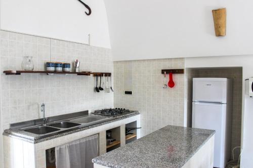 Kuchyň nebo kuchyňský kout v ubytování Borgo Tortorella by IL PUMO DI PUGLIA