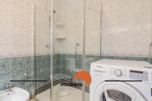 Ένα μπάνιο στο #056 Old Post Office by Home Holidays