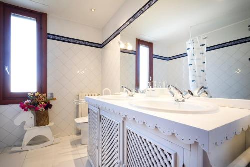 Ένα μπάνιο στο Gabi enea Ideal para familias