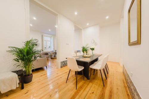 Heart of Lisbon Luxury Stay for 10 wAC