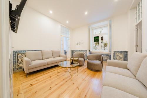 Heart of Lisbon Luxury Stay for 10 wAC