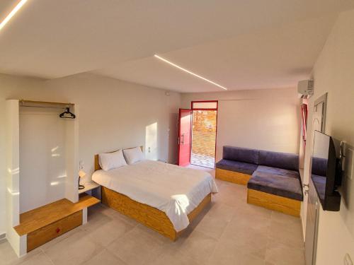 Postel nebo postele na pokoji v ubytování Ktima Lomvàrdia