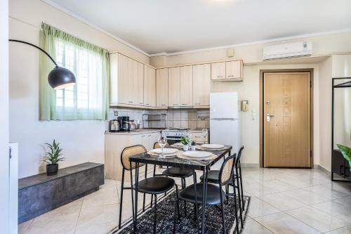 Η κουζίνα ή μικρή κουζίνα στο Houseloft Kalamaria Skyview