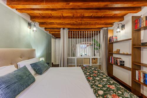 Santa Croce Historic Home - Authentic Florence
