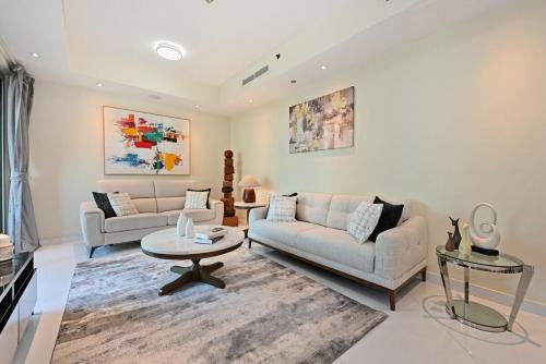 Modern Luxury Upgraded 2BR Apartment The Greens