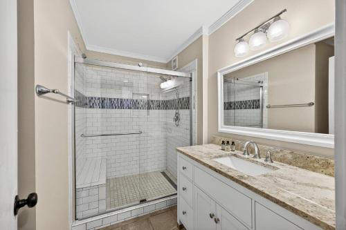 Ένα μπάνιο στο SG6A: 6A Seagrove Villa