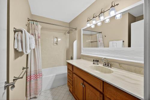 Ένα μπάνιο στο SG8C: 8C Seagrove Villa