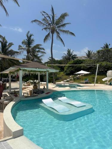 Бассейн в Ocean Sports Resort или поблизости