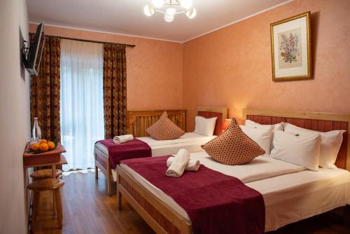 a hotel room with two beds in a room at Villa Ermitage in Buşteni