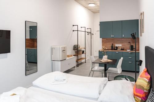 Nhà bếp/bếp nhỏ tại Skyrise Apartments Rammingen - Modern, ruhig, Ideal für Familien, Paare und Geschäftsreisende - Nur wenige Minuten von Skyline Park und Therme