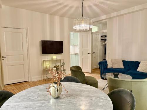 TV a/nebo společenská místnost v ubytování Heart of Old Town