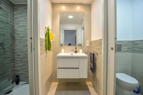 O baie la Casa ARCO IRIS avec Jardin et Terrasse - piscine et jacuzzi partagés - by Cathy Ducoin