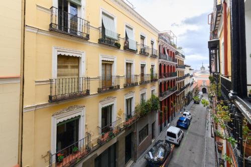 Amplio piso exterior de 2 dormitorios en Centro de Madrid Temporal SCSD14
