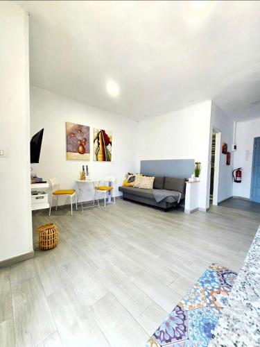 Sunny Holidays Los Cristianos