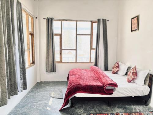 Ένα ή περισσότερα κρεβάτια σε δωμάτιο στο High on hills