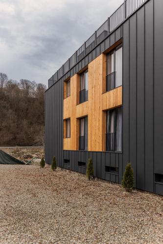 a building with black and brown at Casa Piattino in Kvasy