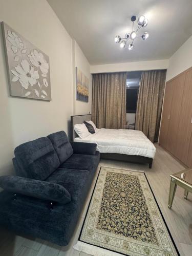 Кровать или кровати в номере Sophisticated Studio Designer Interiors