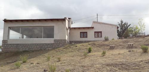 Το κτήριο όπου στεγάζεται  η παραθεριστική κατοικία