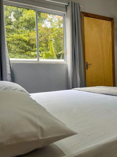 En eller flere senge i et værelse på Fica Aki - Hospedagem Alta Floresta