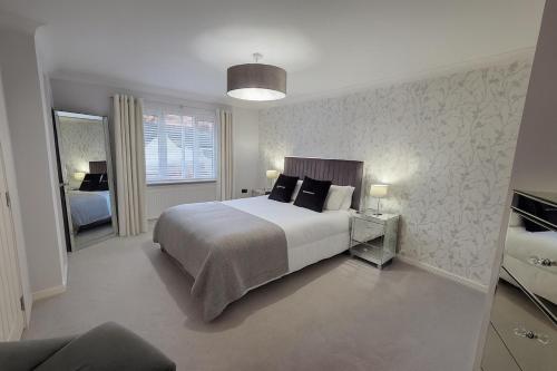 Ένα ή περισσότερα κρεβάτια σε δωμάτιο στο Bright and Spacious Blackwood Home 4 Bedroom Sleeps 8