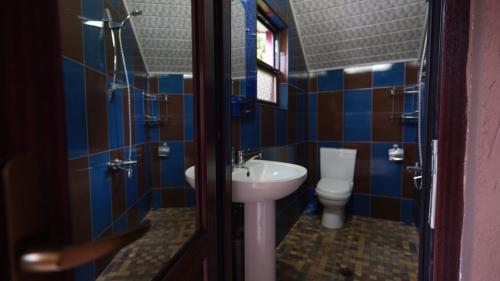 Un baño de Sun house chakvi