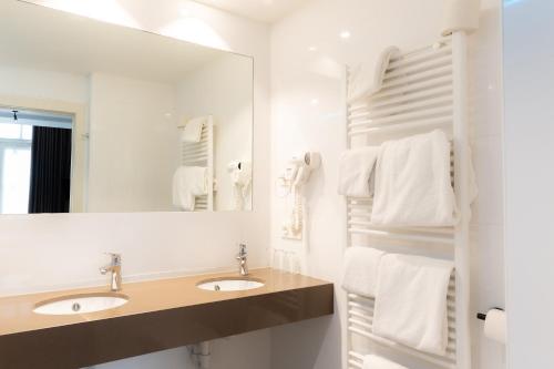 Un baño de Golden Tree Hotel