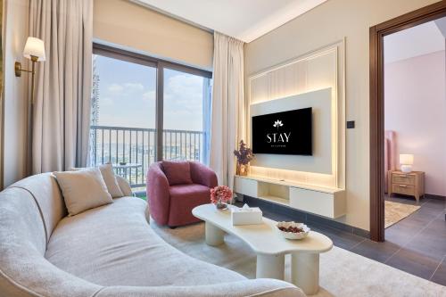 STAY BY LATINEM Luxury 1BR Holiday Home CC 0913 Near Burj Khalifa