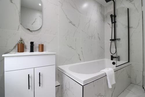 Et badeværelse på Signature - Oak House